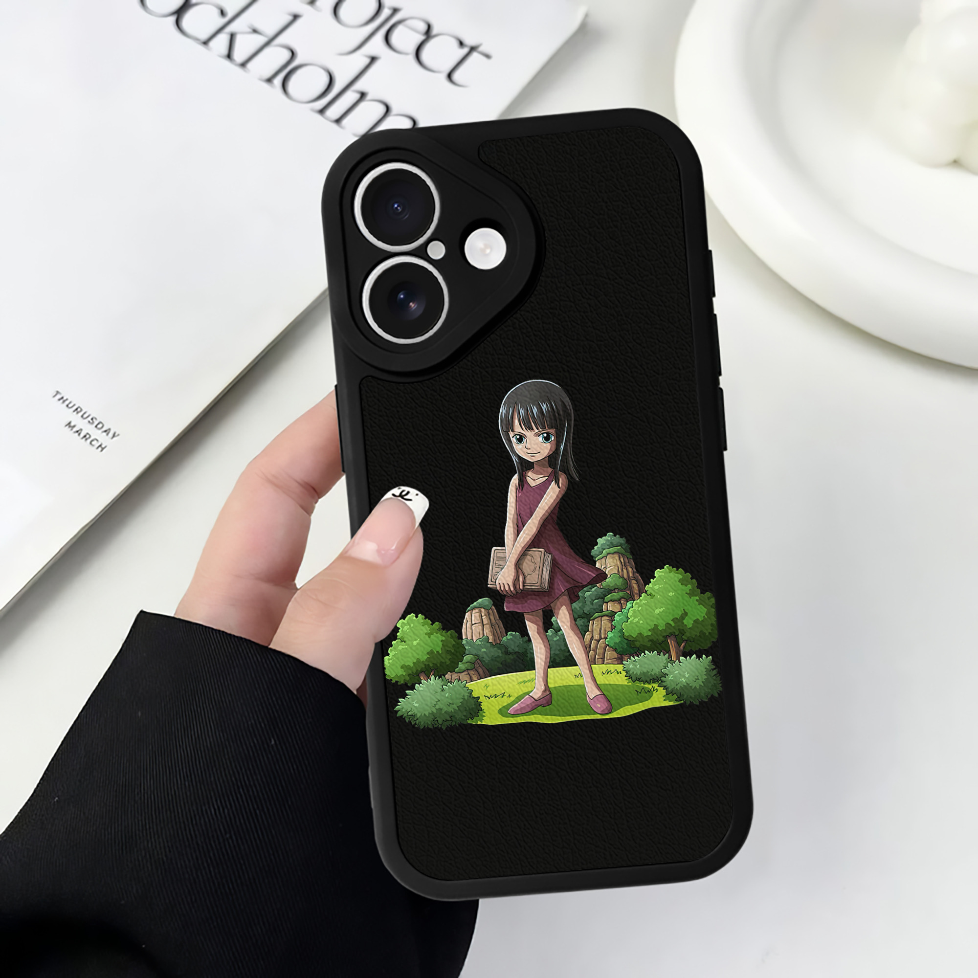 （画像用） ワンピース ニコ・ロビン ONE PIECE Nico Robin 【iPhone 16シリーズ対応】シリコンスマホケース（レザー調） 材質：シリコン